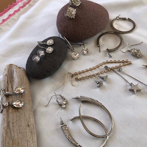 Bundle of 13 Earrings Silver tone Rhinestones Formal Prom Wedding Special Event - Picture 13 of 16